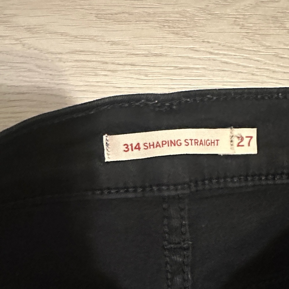 Levi’s 314 Shaping Straight Black Jeans - Picture 2 of 6